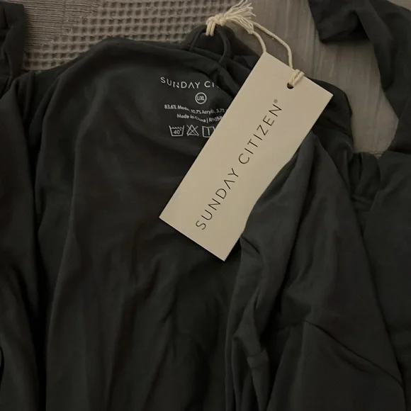 Sunday Citizen Robe L\XL fits small - Picture 3 of 3